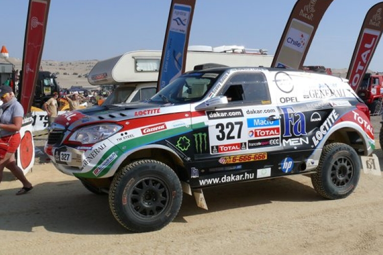 Dakar 2013 - Szalayék nehéz nap végén a 72. helyen a célban
