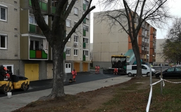 Utolsó fázisában a Móricz lakótelepi parkolófelújítás - FOTÓK