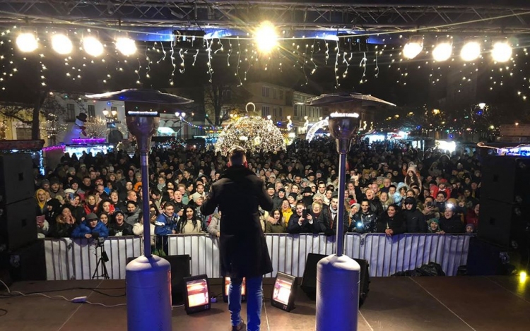 Folytatódnak az adventi koncertek a Széchenyi téren