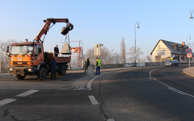 Nyitva az út Esztergomba a hídról