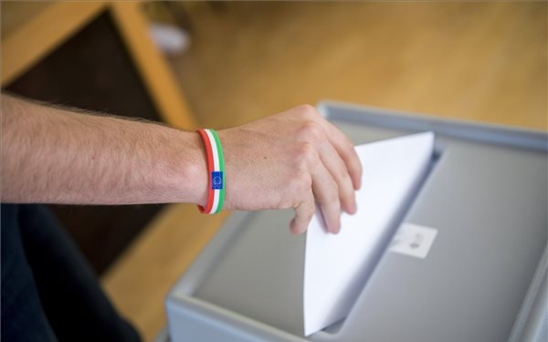 Eddig több mint 6 ezren szavaztak Esztergomban