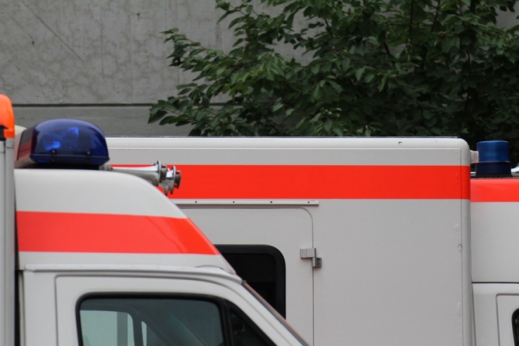 Rendőrök és migránsok sérültek meg egy balesetben Észak-Macedóniában
