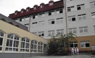 Már Esztergomban is látogatási tilalom van a kórházban