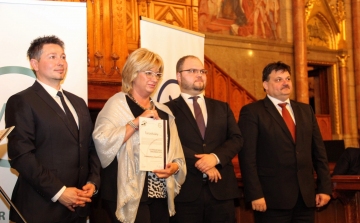 Klímatudatos-díjat kapott Esztergom és megyénk több települése is