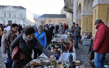 Ismét régiség- és értékvásár a Széchenyi téren