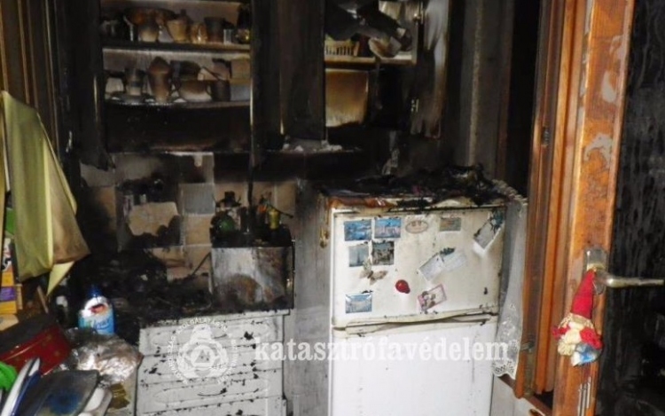 A konyha égett ki a lakástűzben - füstmérgezést szenvedett a tulajdonos - FOTÓK
