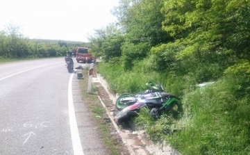 Motor és autó ütközött Bajnánál - FOTÓK