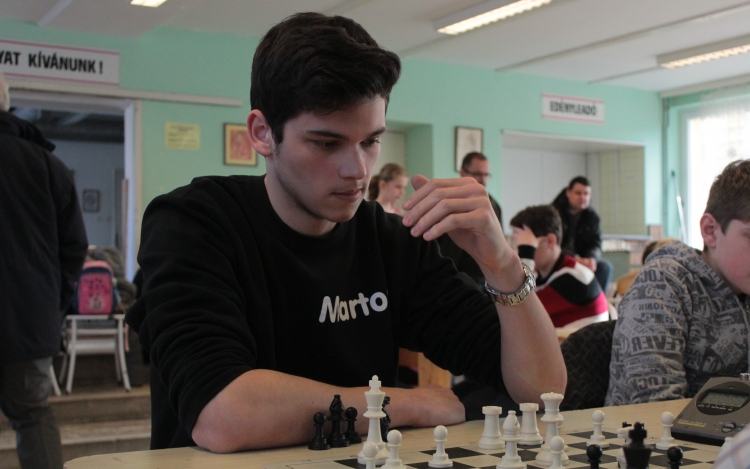 Szenzációs formában az ifjú esztergomi sakkmester - Élőben is nézhető