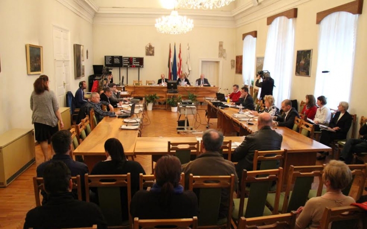 Rendkívüli ülést tart Esztergom – Napirenden több pont is