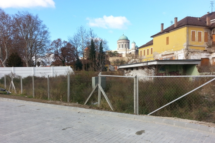 Szent István Kút Esztergom belvárosában – felajánlással induló kezdeményezés