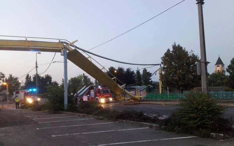 Csúnya látvány a leszakadt csőhíd Dorogon - FOTÓK