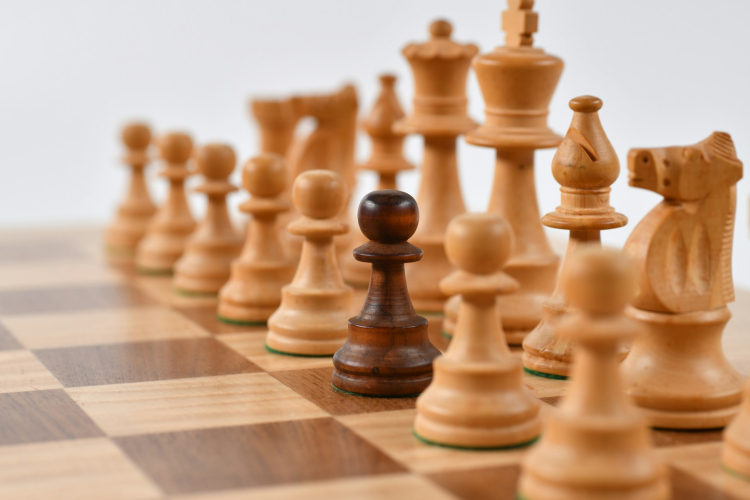 Uralni a mezőnyt: Hogyan befolyásolják a sakk stratégiák a futballt