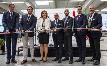 Felavatták az új, olasz papírgyárat Nyergesújfalun