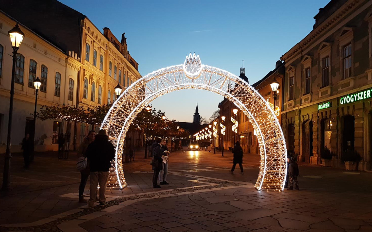 Ismét fénypompában várja Esztergom az Adventet