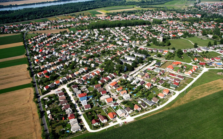 Város lesz Tát