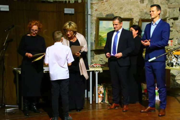 Okosak és ügyesek – Kitüntette Esztergom a jó tanuló-jó sportoló diákokat