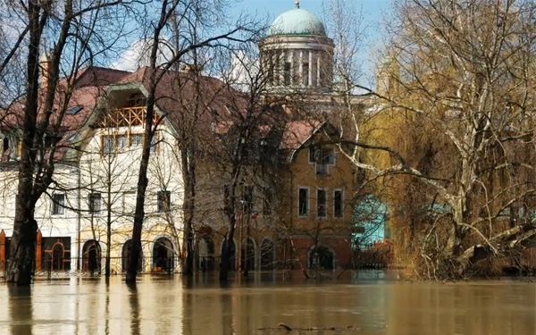 Három év esztergomi árvízi képei - VIDEÓ
