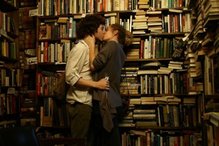 Csókolóztál már könyvtárban?