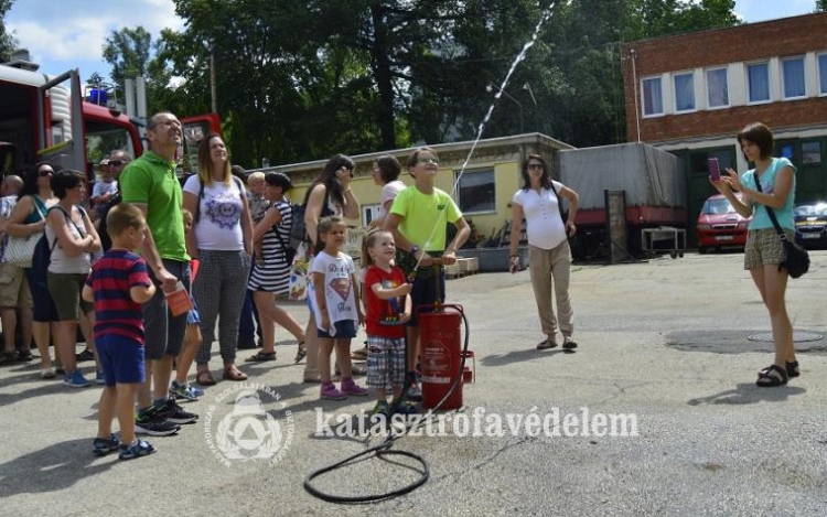 Gyereknapra izgalmas programokkal készülnek a tűzoltók