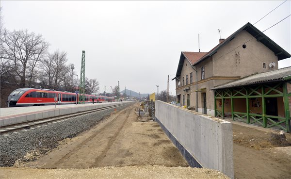 Vasútfejlesztés: átadva az Esztergom és Pilisvörösvár közötti szakasz