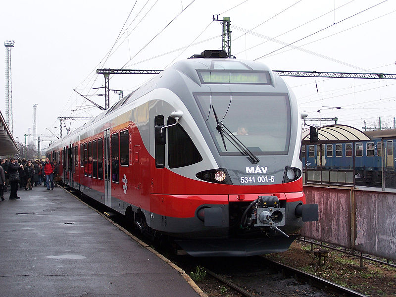 Ilyen új vonatok jöhetnek Esztergomba is – érkeznek az elsők