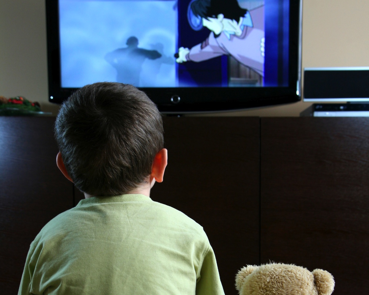 Elhízás és szívbetegség vár a sokat tévéző gyerekekre?