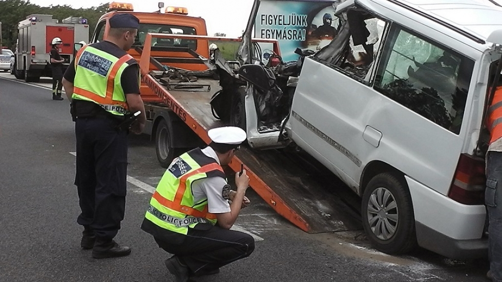 Halálos baleset az M1-es megyei szakaszán – VIDEÓ – Durva képek!