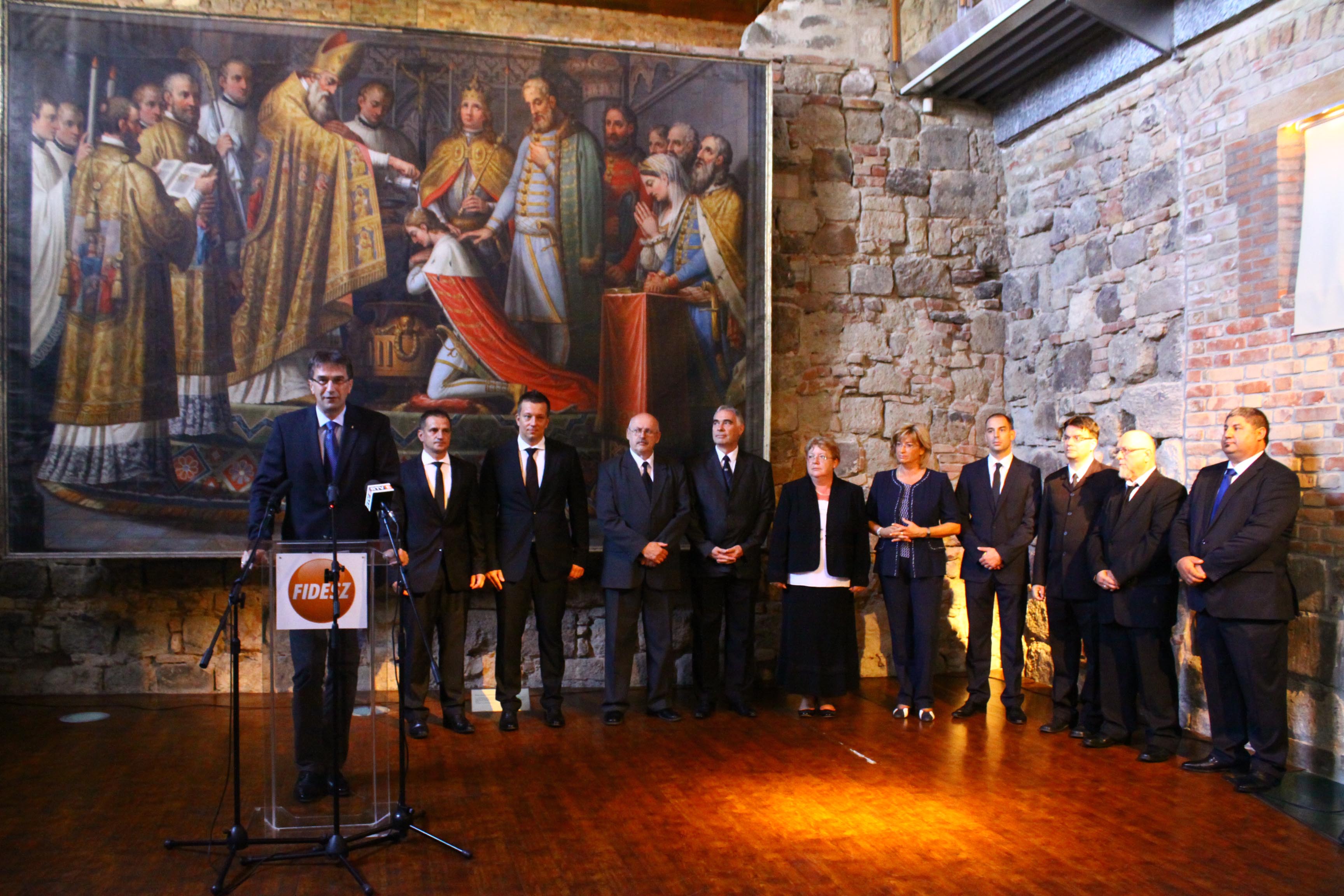 Romanek Etelka a Fidesz-KDNP polgármester-jelöltje Esztergomban - Bemutatkoztak a képviselő-jelöltek