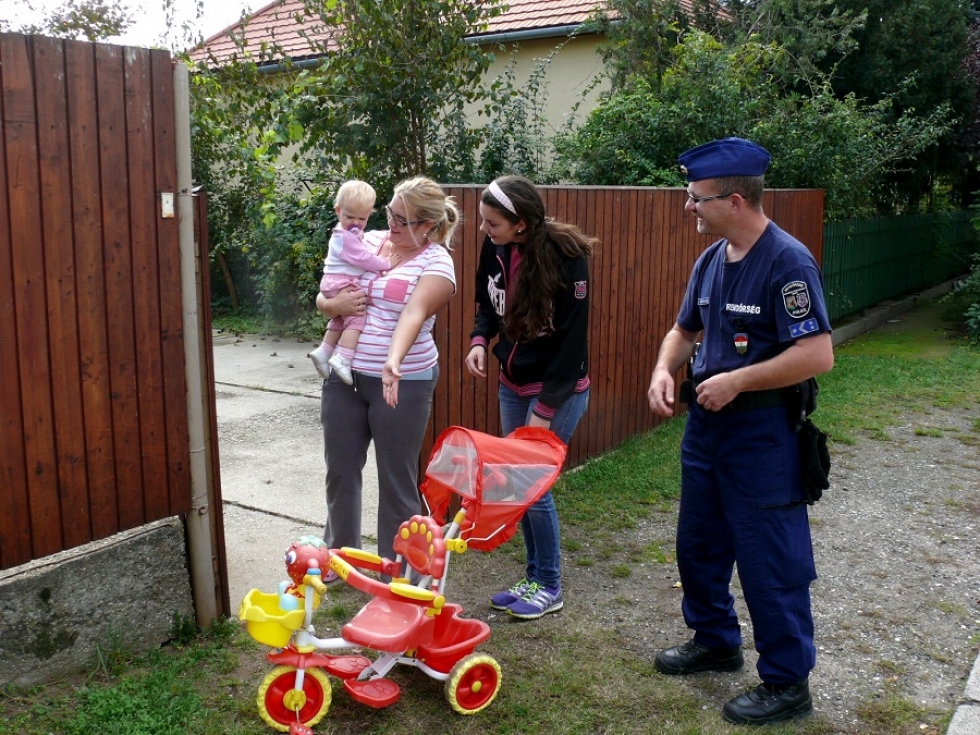 Egyéves kislánytól lopott az esztergomi nő