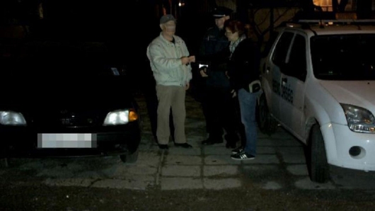 Idős férfit bántalmaztak és ellopták a kocsiját – elfogták az esztergomi párt a rendőrök