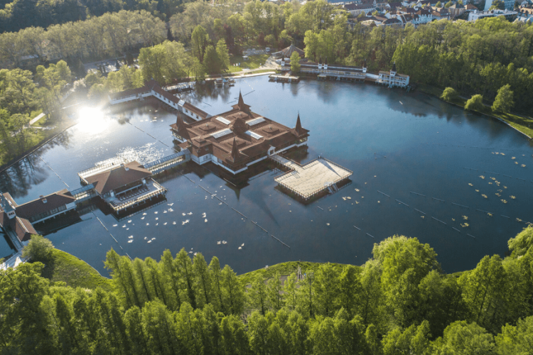 Szallas.hu: bíztatóan indul az őszi szezon a szálláshelyeken