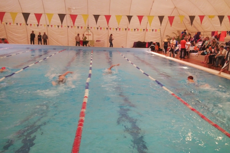Dorogon versenyeztek megyénk ifjú úszói