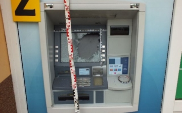 Bankautomatát rongált meg egy férfi Esztergomban
