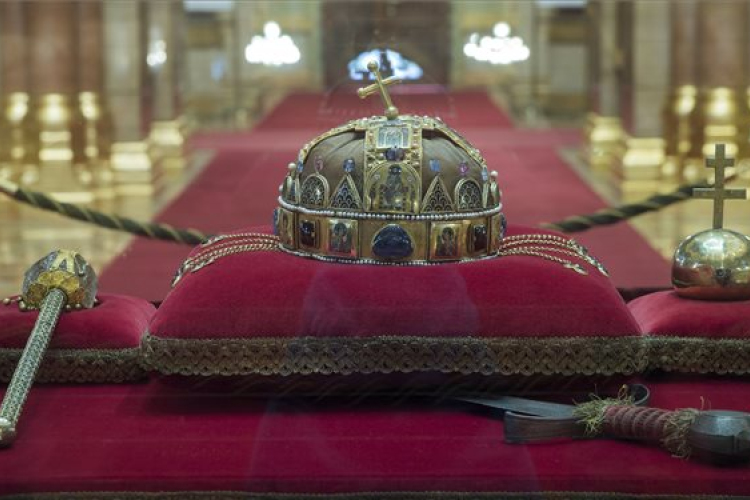 Magyarországé a legrégebbi koronázási együttes Európában