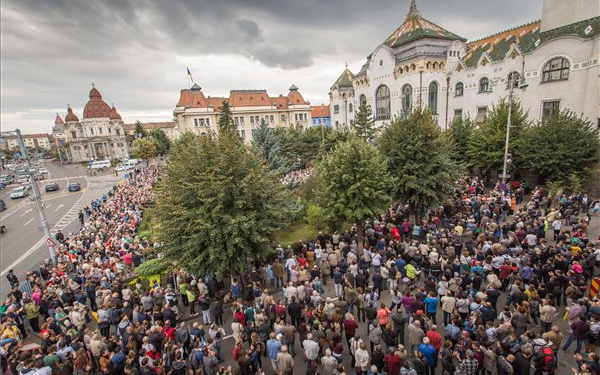 Ne hagyjátok a templomot, a templomot, s az Iskolát!