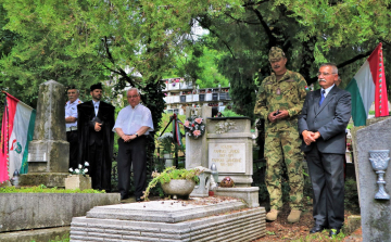 Esztergomnál hősi halt halt tűzszerészekre emlékeztek