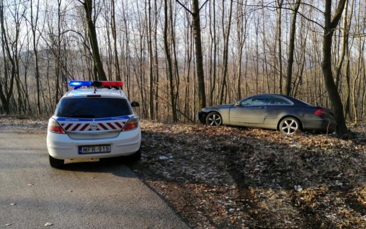 Bedrogozott autóst üldöztek a rendőrök Dobogókő felé