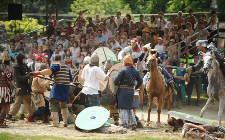 Újra palotajátékok Visegrádon