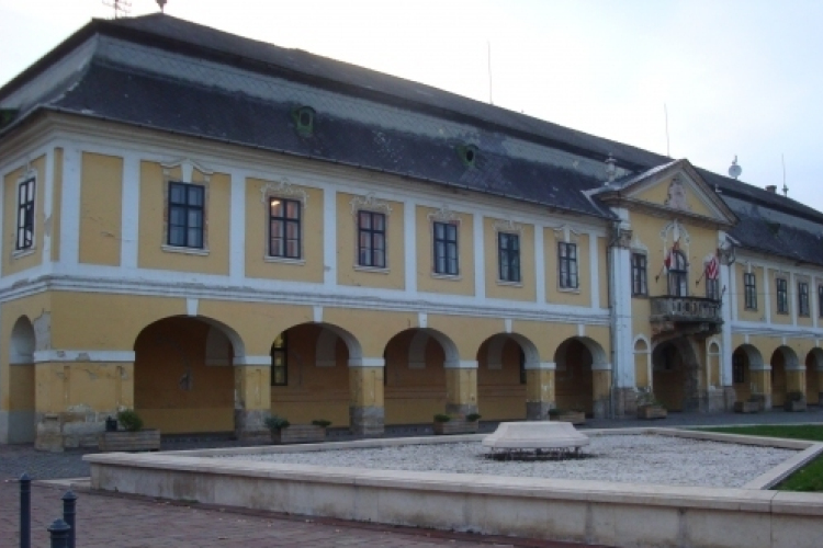 Máskor fogadja az esztergomiakat Alberti Péter képviselő