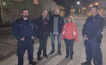 Eltévedt túrázókon segítettek