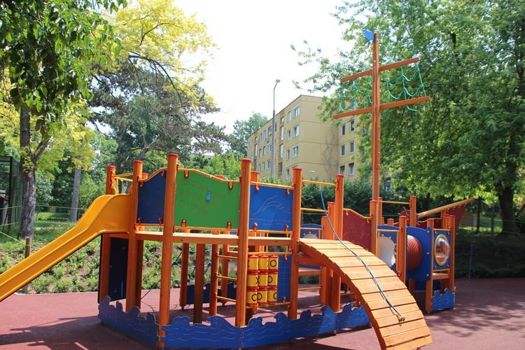 Megújuló játszóterek városszerte