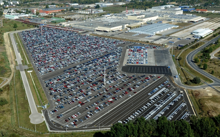 Nem emeli a Suzuki a túlórák számát