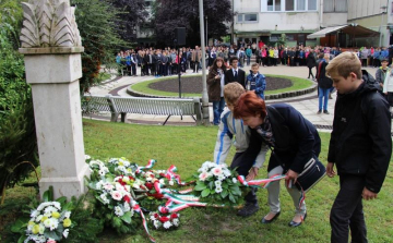 A magyar föld alól a vértanúk szent lelke földalol