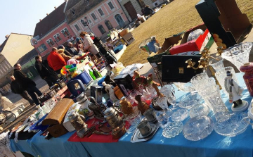 Hétvégén ismét régiség- és értékvásár a Széchenyi téren