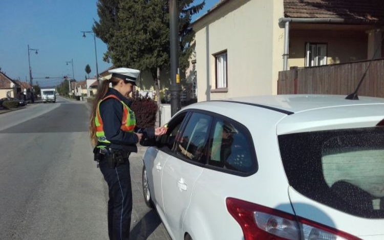 Tojást kaptak a szabályos közlekedők, meglepően kevés volt az ittas vezető