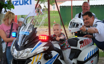 Jótékonyság, motorverseny, családi nap, Suzuki, rendőrség, Esztergom