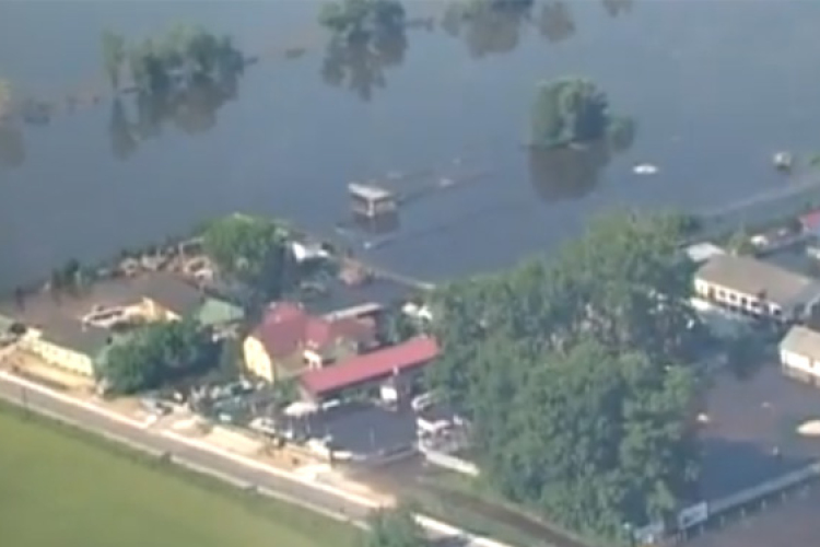 Esztergomi árvíz felülről - VIDEÓ