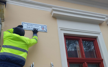 Január végéig Esztergomban 20 utcában, illetve téren helyeznek ki új névtáblákat
