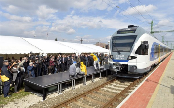 Megérkeztek az első FLIRT-motorvonatok, amikből Esztergomba is jön