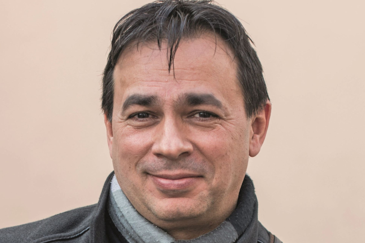 Bán János a könyvtárban